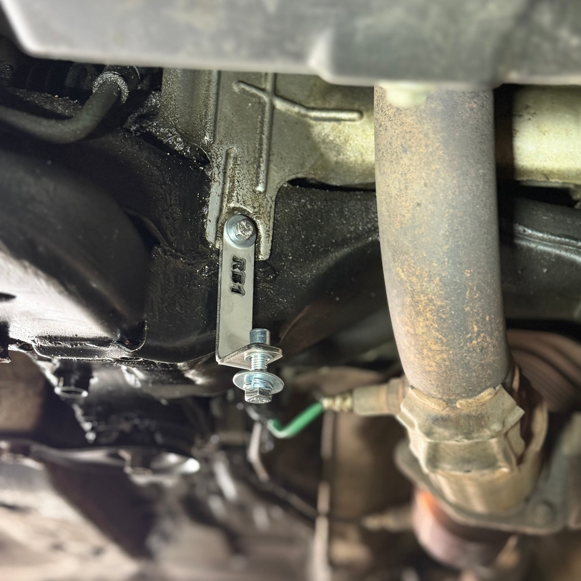 Honda Odyssey RB1 Underbody with Aerocutt Aluminium Undertray Bracket Installed