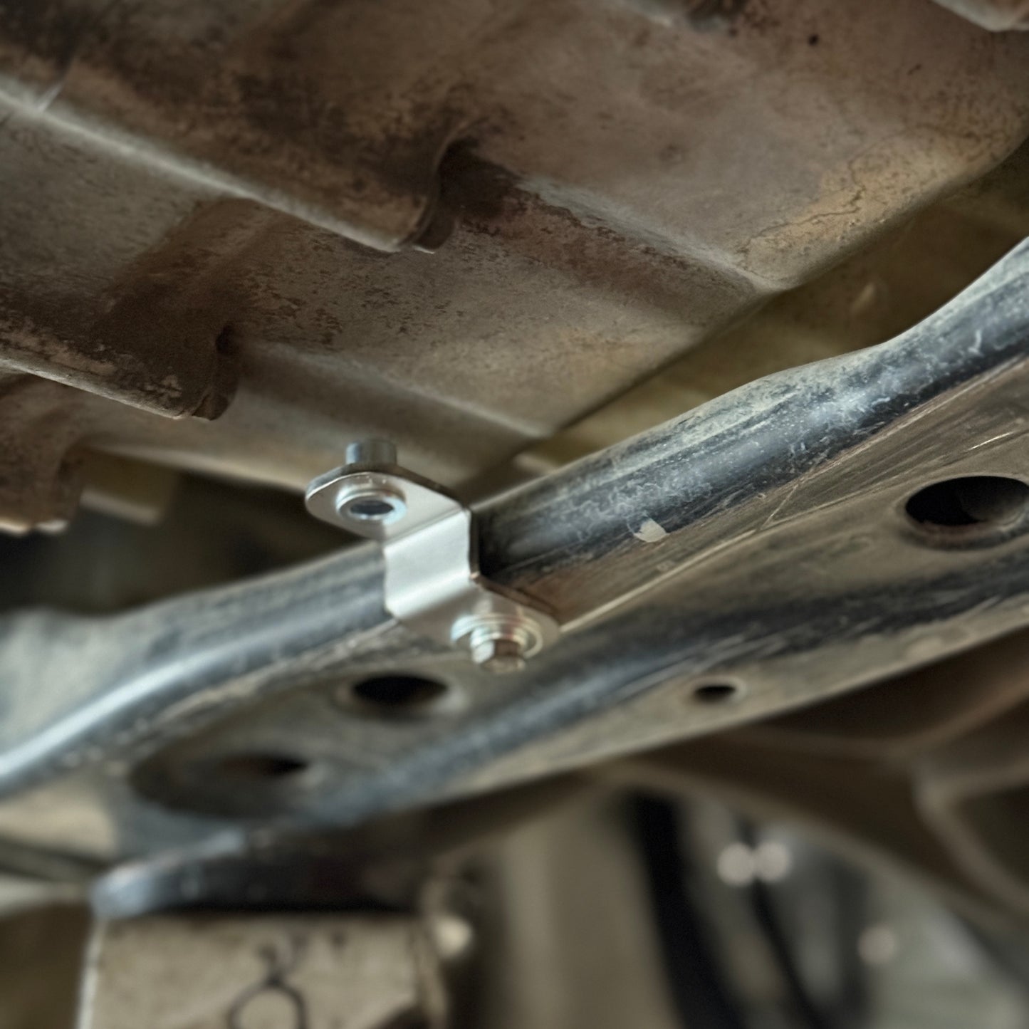 Honda Odyssey RB1 Underbody with Aerocutt Aluminium Undertray Bracket Installed