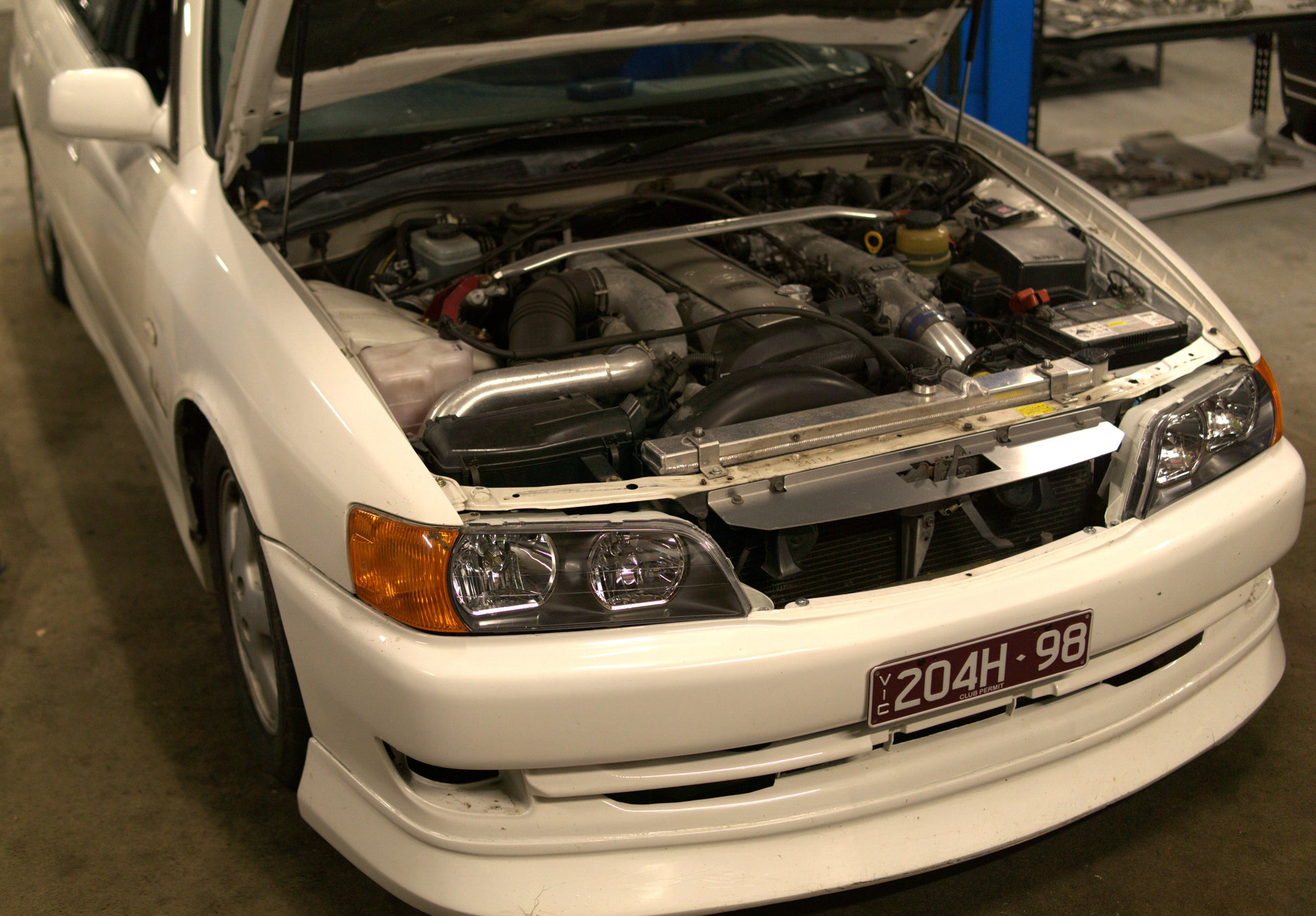 toyota JZX100 chaser vivting the aerocutt garage for cooling panel upgrade 