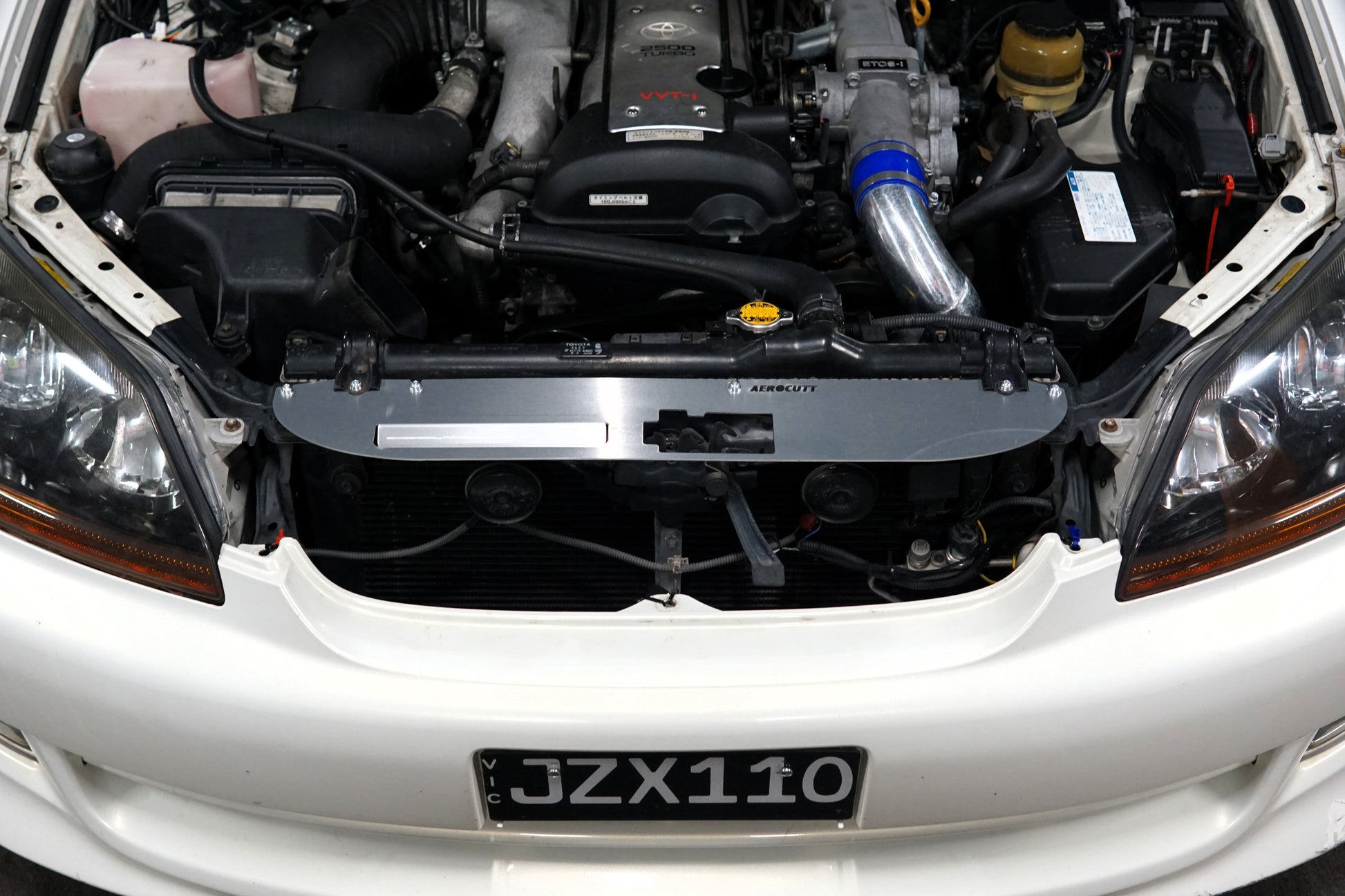 jzx110 toyota mark 2 with shiny aerocutt engine bay cooling panel installed