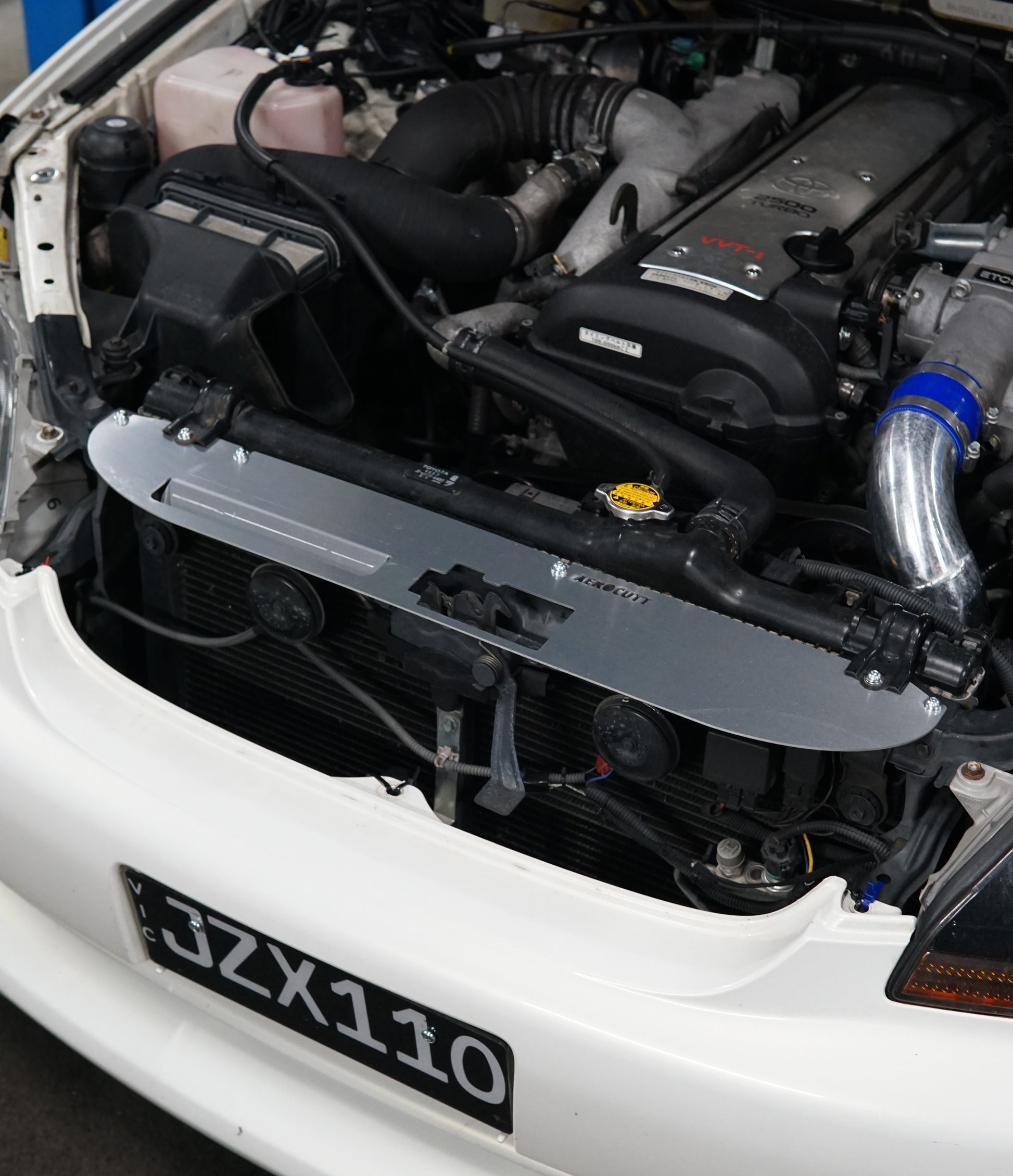 jzx110 toyota mark 2 with aerocutt engine bay cooling panel installed