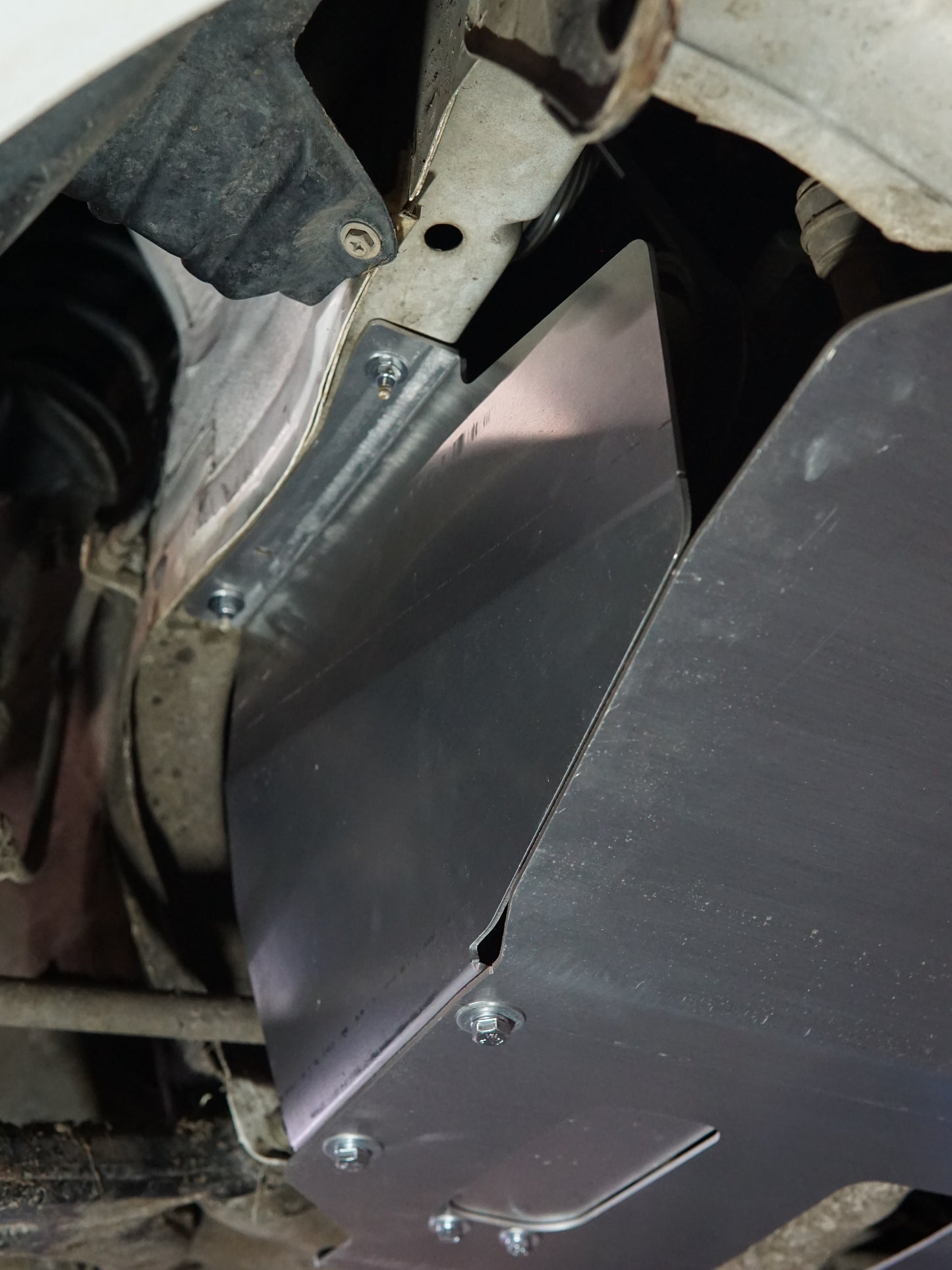 Toyota Starlet EP91 underside with an Aerocutt aluminium skid plate and side supports