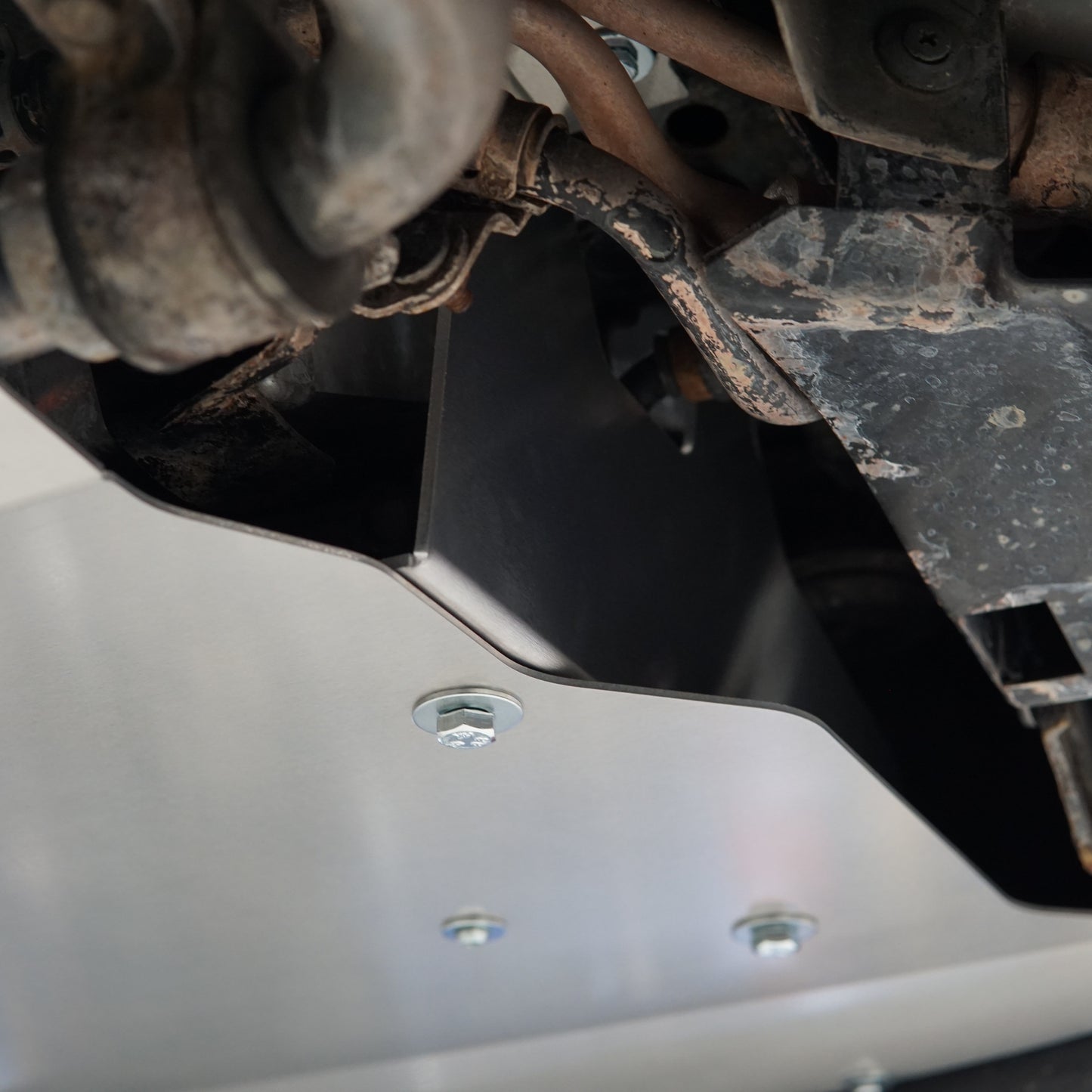 Mazda FD RX-7 Underbody with an Aerocutt aluminium front undertray brace installed