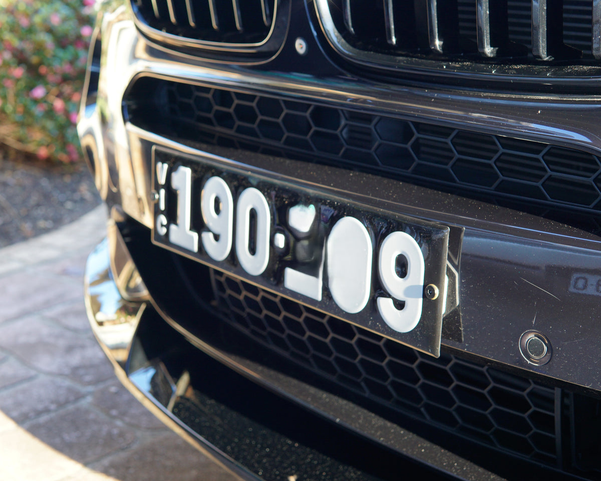 Victorian Heritage Number Plate mounted to the front of a vehicle using an Aerocutt Victorian Heritage Plate Bracket