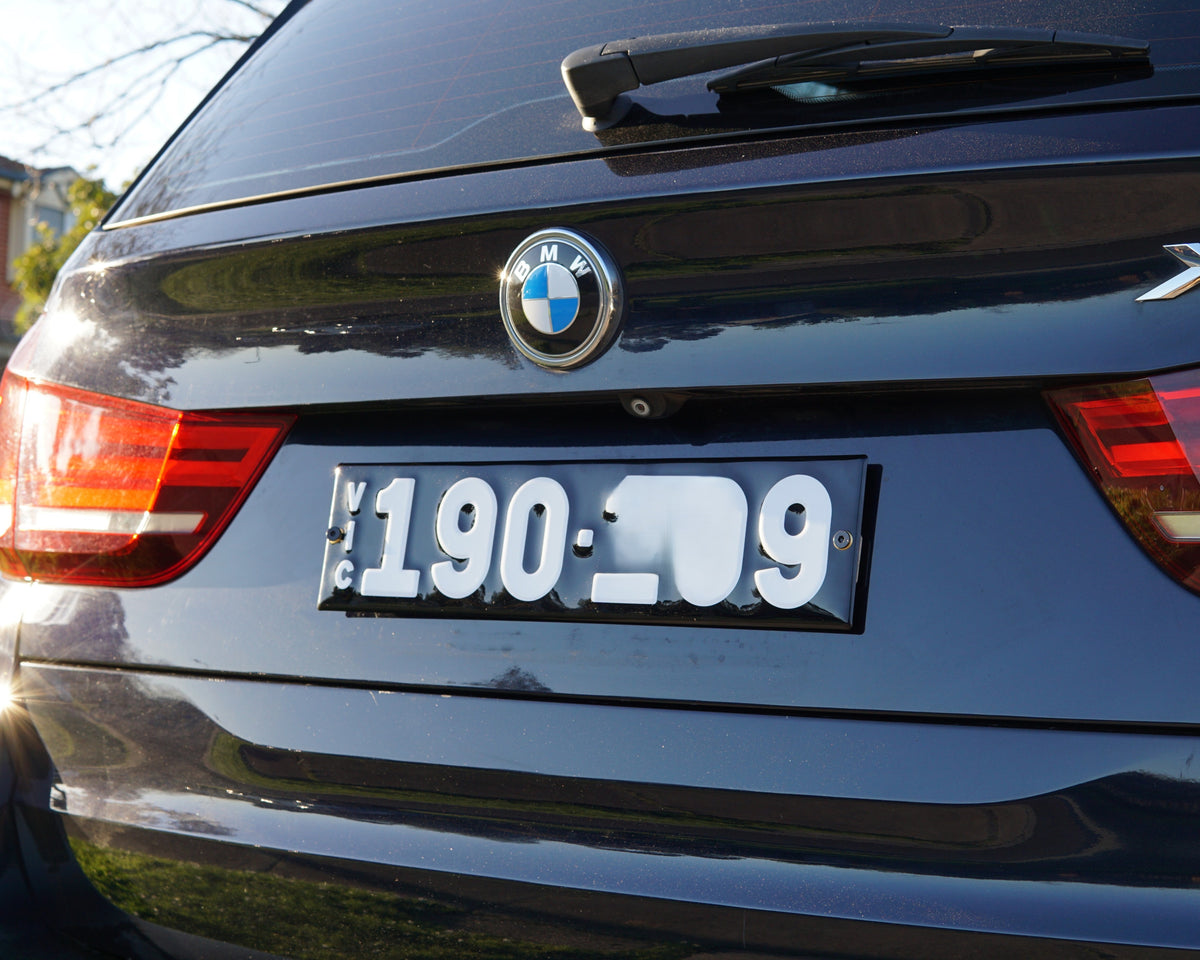 Aerocutt Victorian Heritage Number Plate mounted to the rear of a vehicle with an Aerocutt adapter