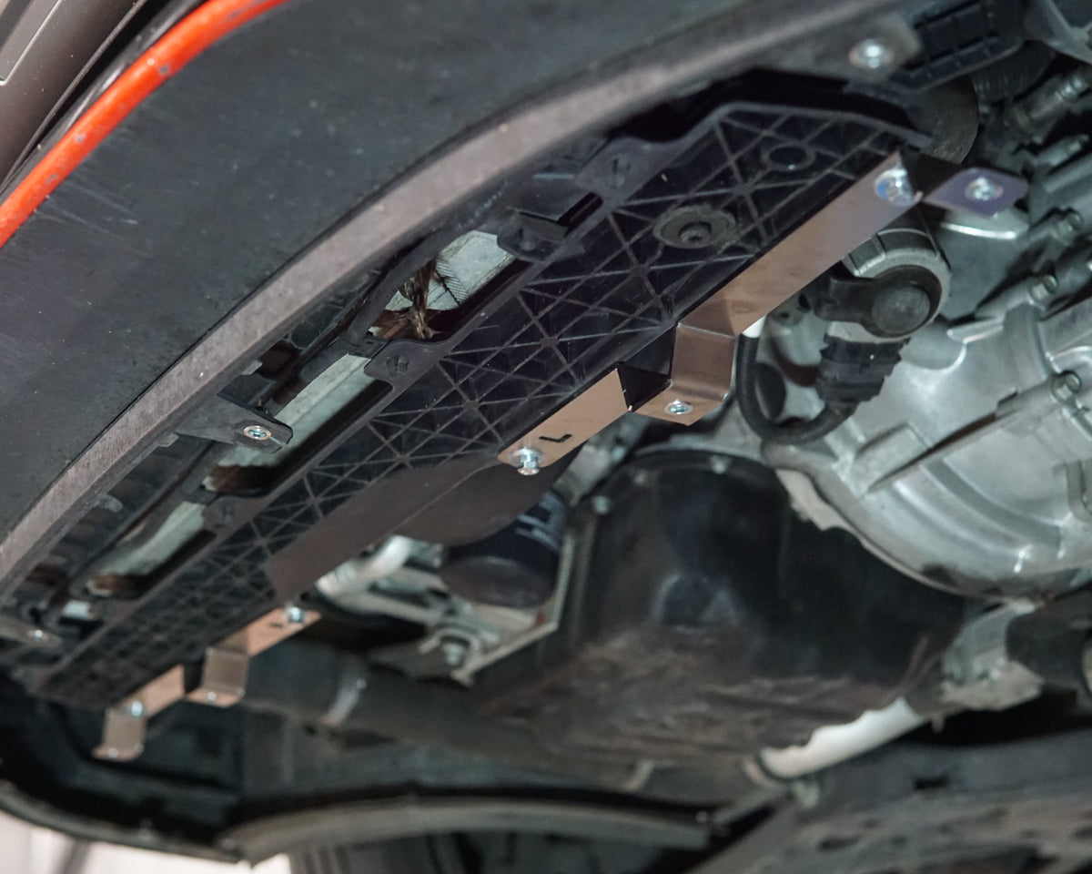 Hyundai i30 front undercarriage with an aluminium Aerocutt skid plate installed