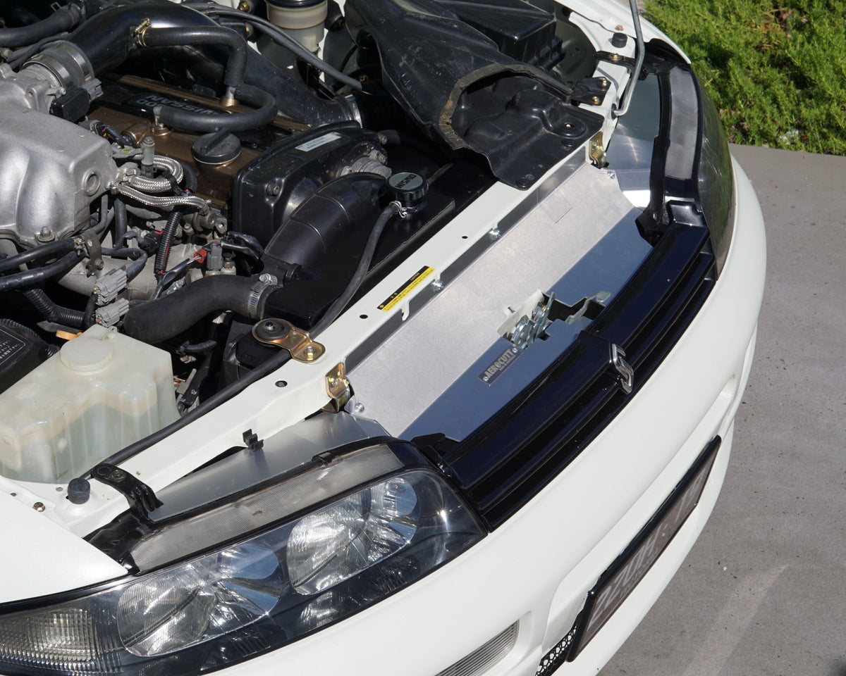 R33 Series 1 Skyline front engine bay with Aerocutt aluminium air diversion plates installed