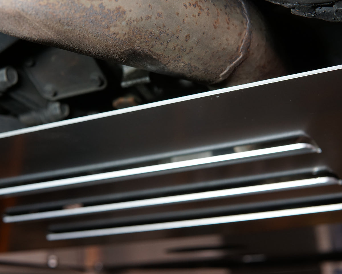 Mitsubishi Evolution 7 VII front undercarriage with Aerocutt aluminium vented skid plate installed showing air flow vents