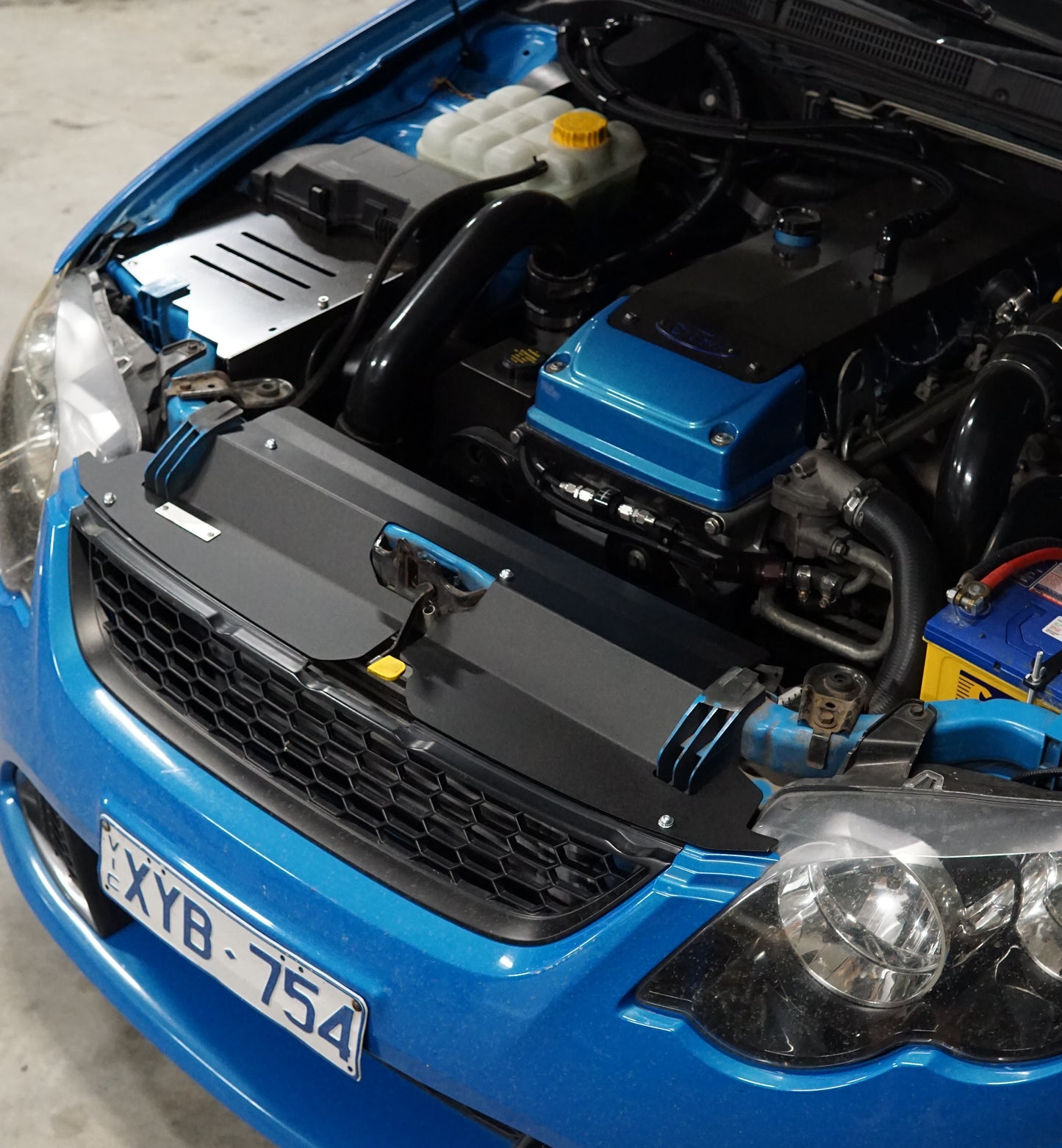 FG Ford falcon engine bay with cheap and easy aesthetic upgrade cooling panel 