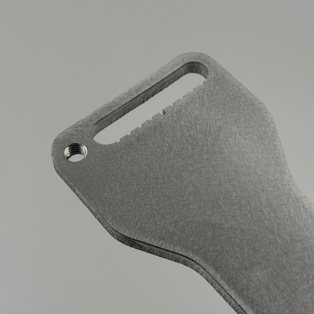 Aerocutt Number plate riser adapter with visible m6 threads